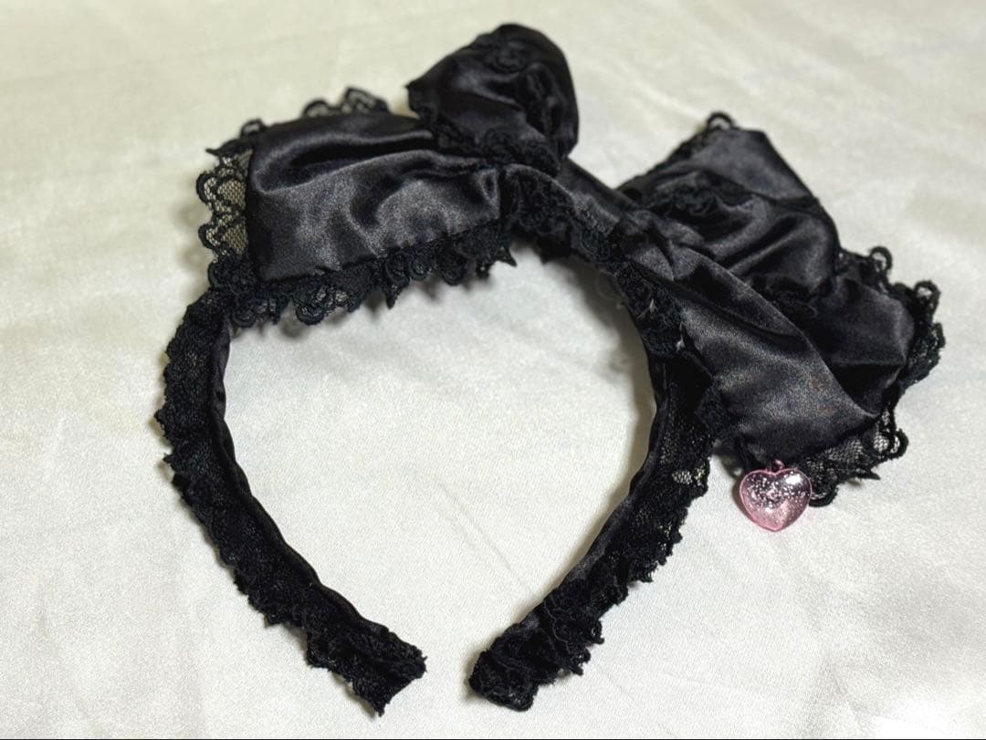 AngelicPretty♥︎ピンクハートチャーム付リボンカチューシャ 黒 ロリ