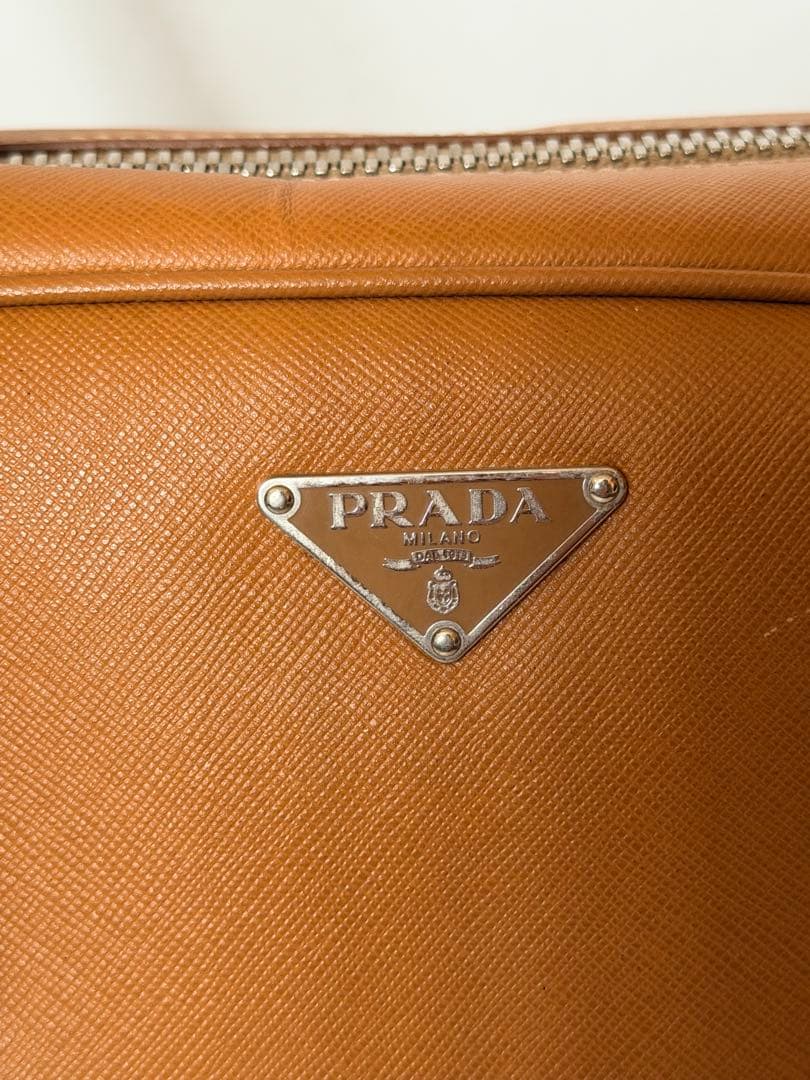 新品未使用　プラダ　ハンドバッグ キャメル　ベージュ　サフィアノ　型押　シンプル