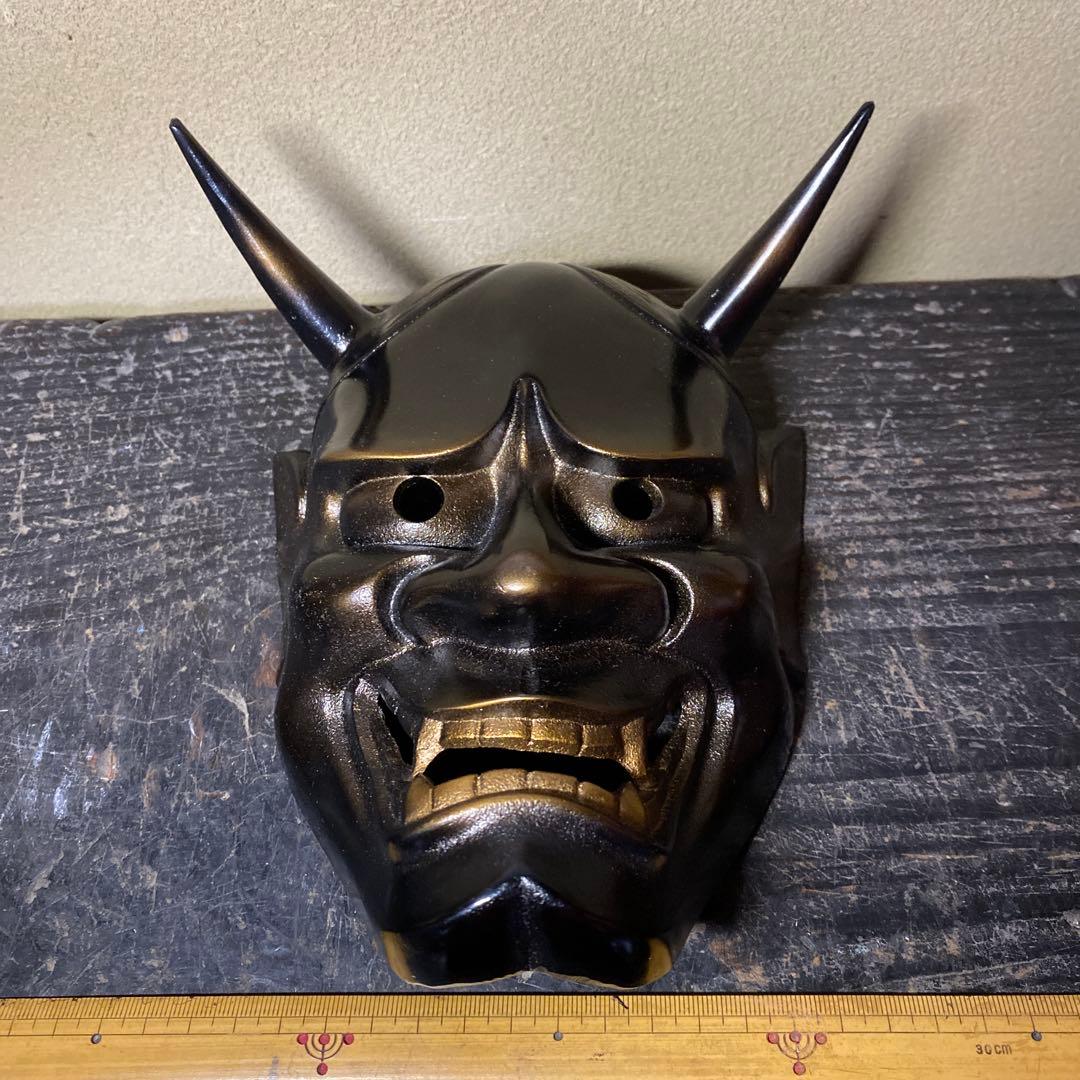 鬼の面 黒色 金色の歯