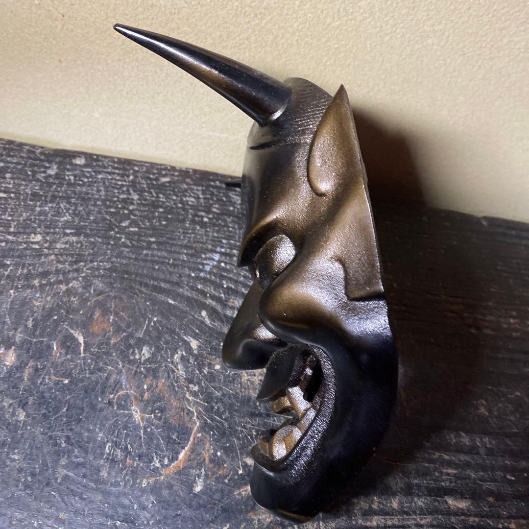 鬼の面 黒色 金色の歯