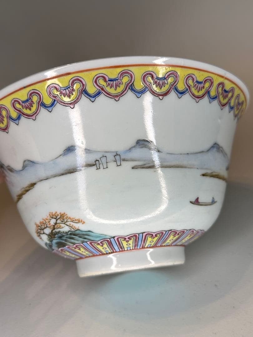 乾隆年製 底款 内側緑地 外側彩絵 人物風景文 碗 鉢古董品 衝線あり