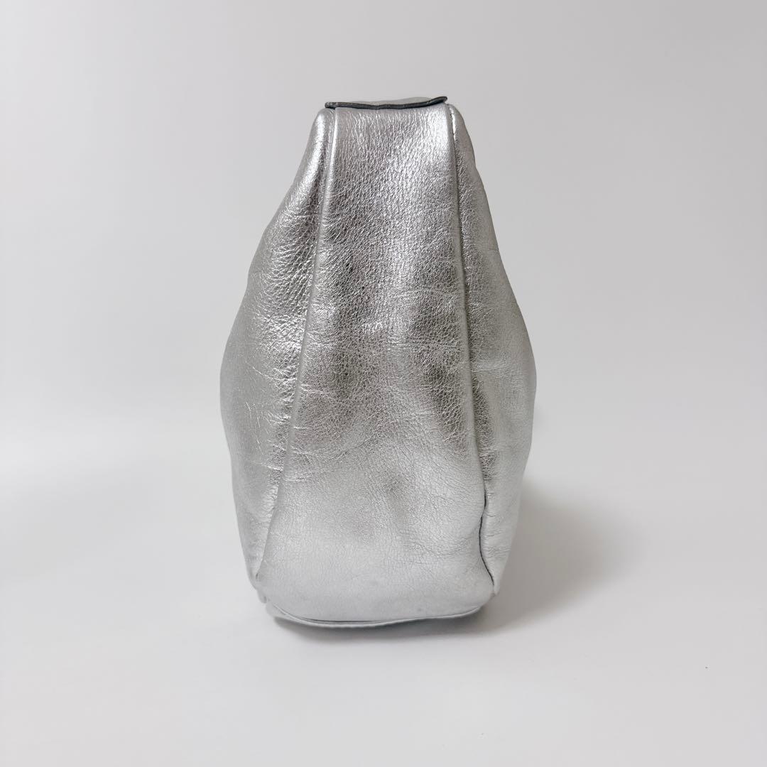 【人気商品】russet ショルダーバッグ　シルバー　ラウンドショルダー　レザー