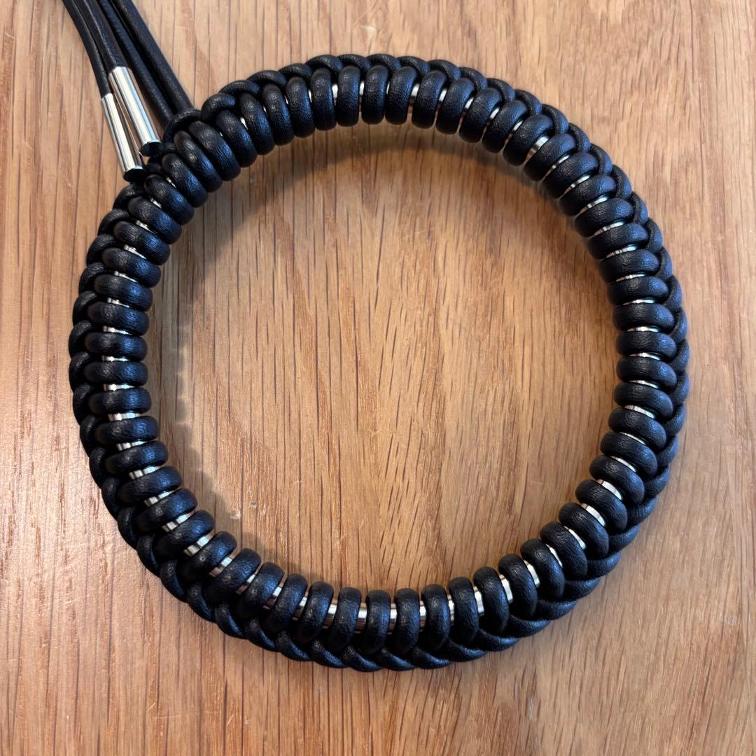 iTTi イッチ　CRISTY KNOT WRIST CIRCLE CHARM