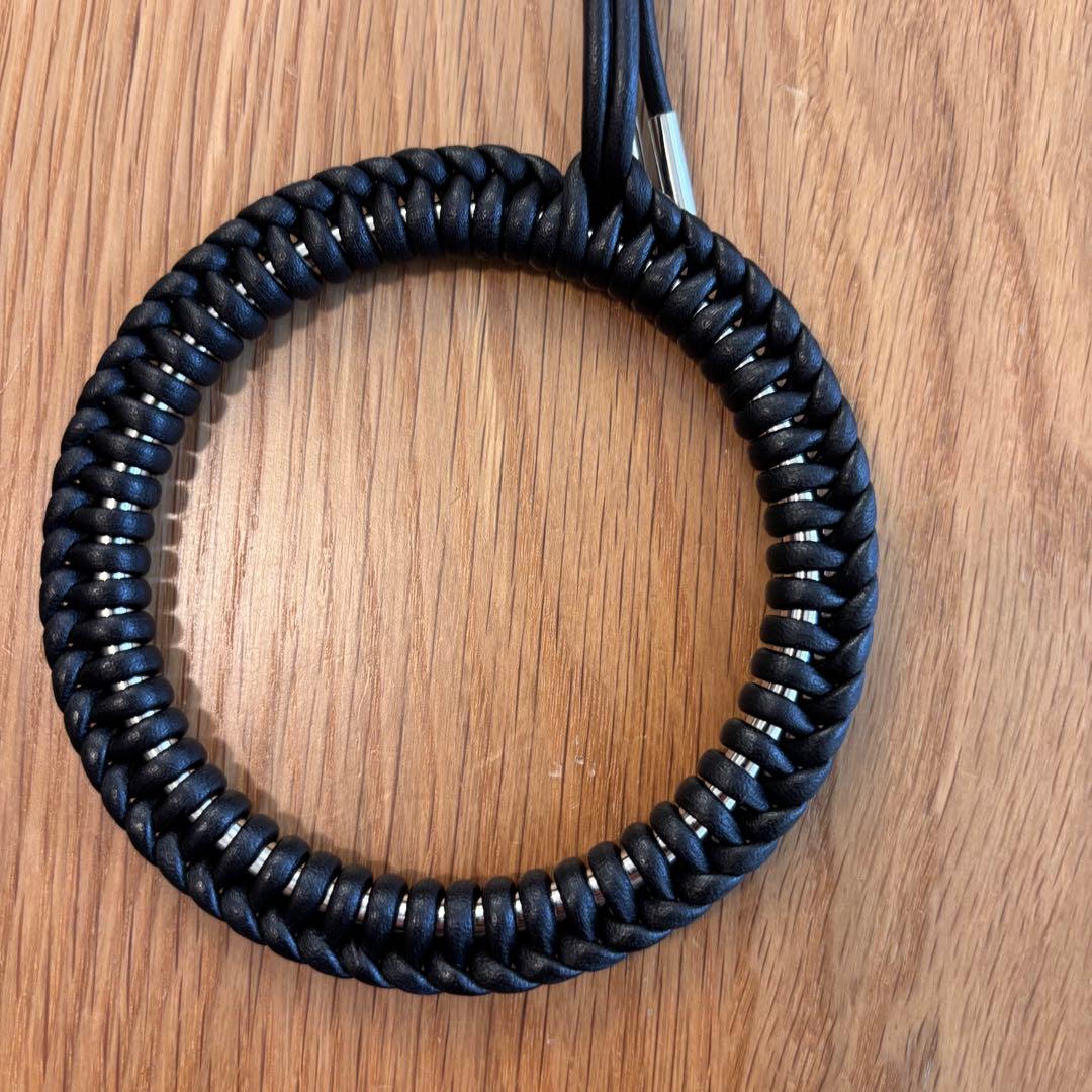 iTTi イッチ　CRISTY KNOT WRIST CIRCLE CHARM