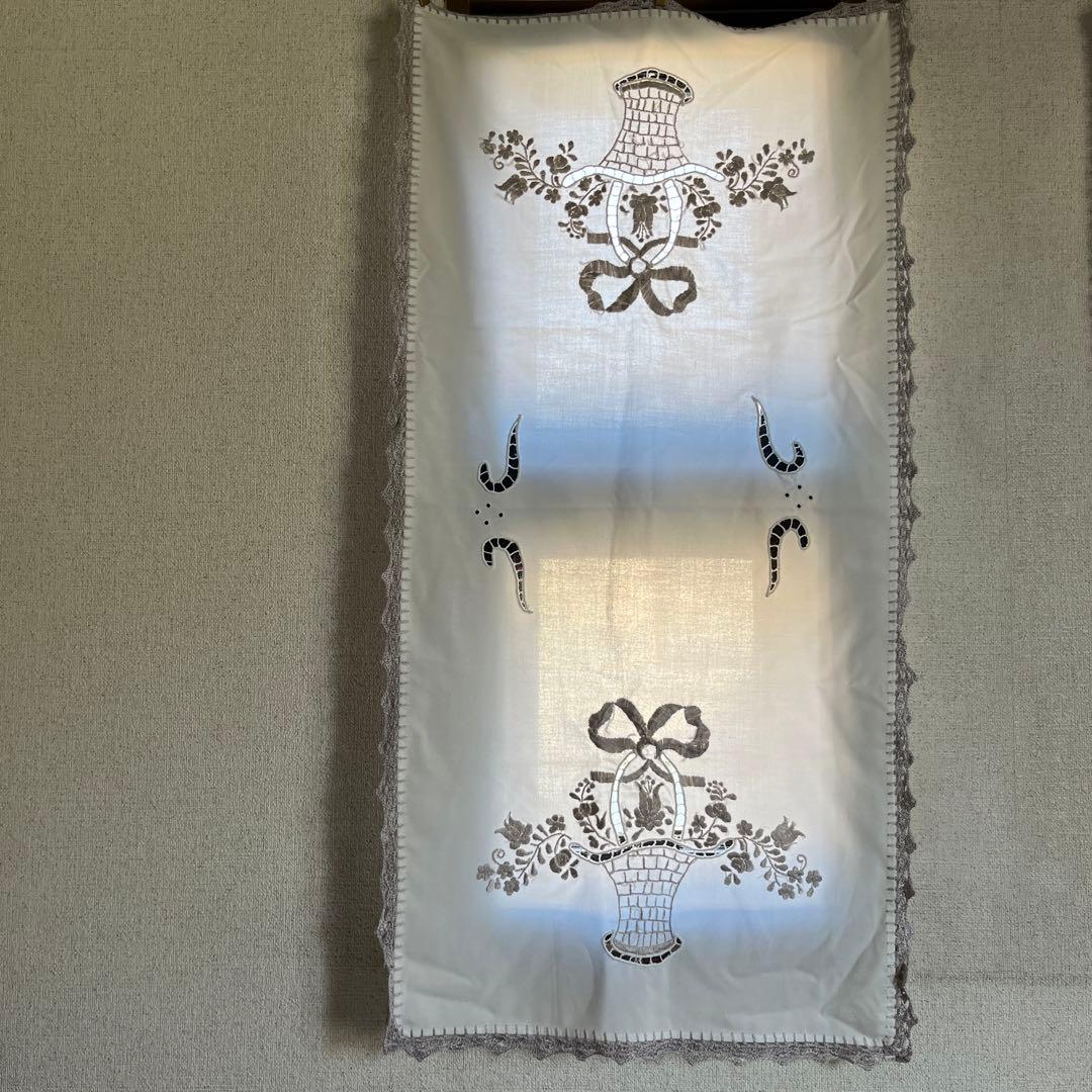 フランスアンティーク　花籠の刺繍　カットワーク　生地