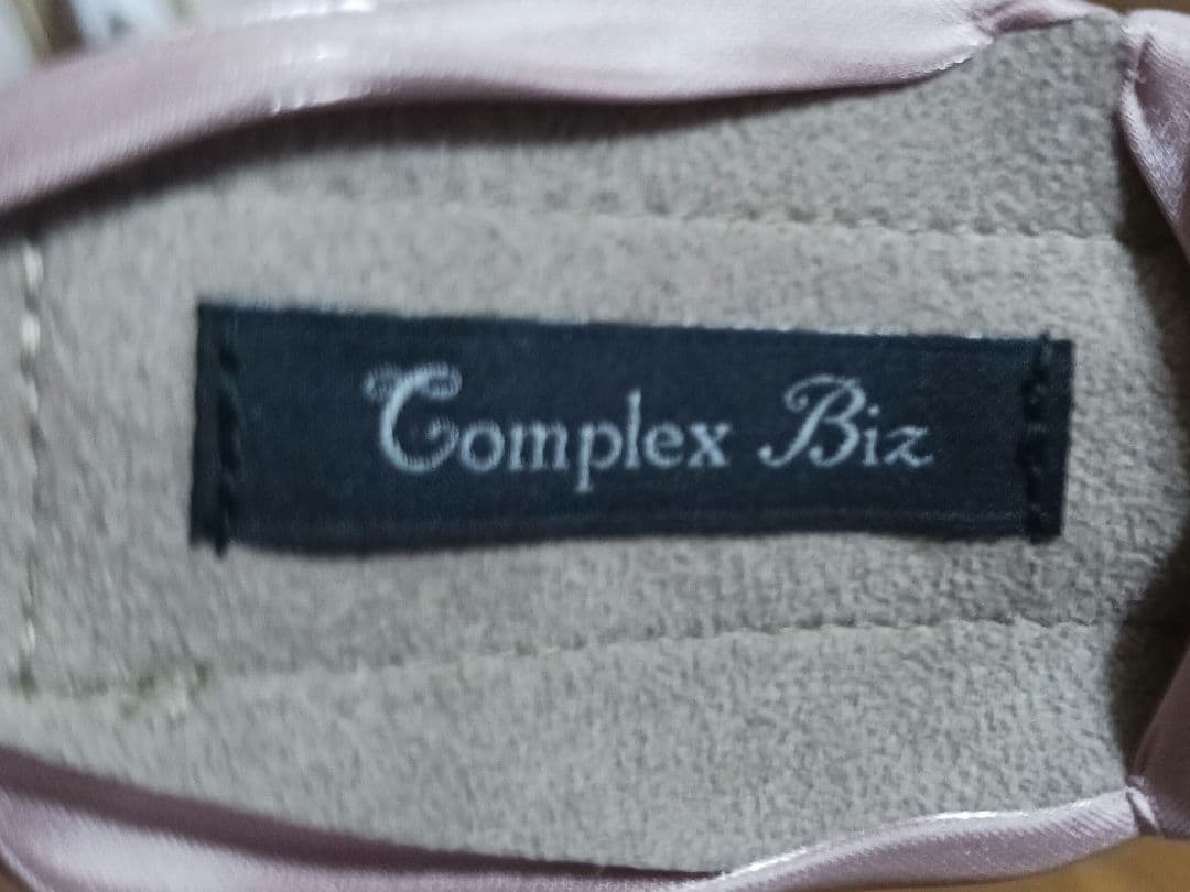 Complex Bizのカチューシャ。　ピンクビージュ、キラキラチャームつき。