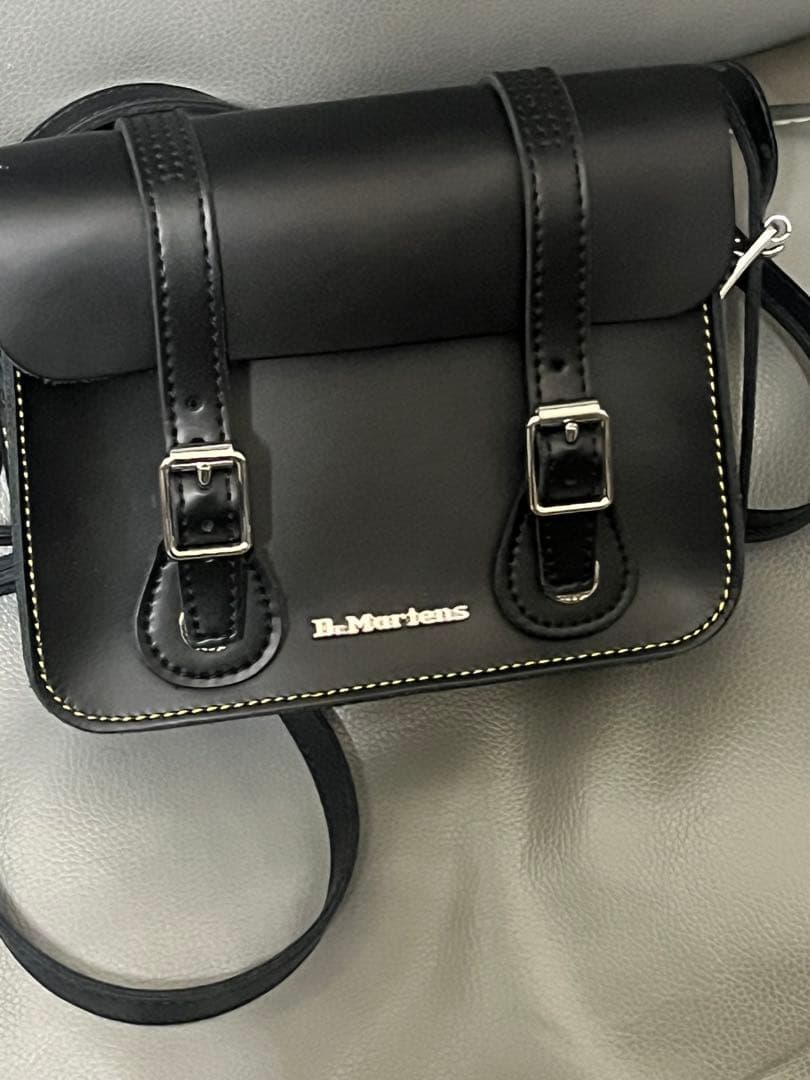 Dr. Martens ブラックショルダーバッグ