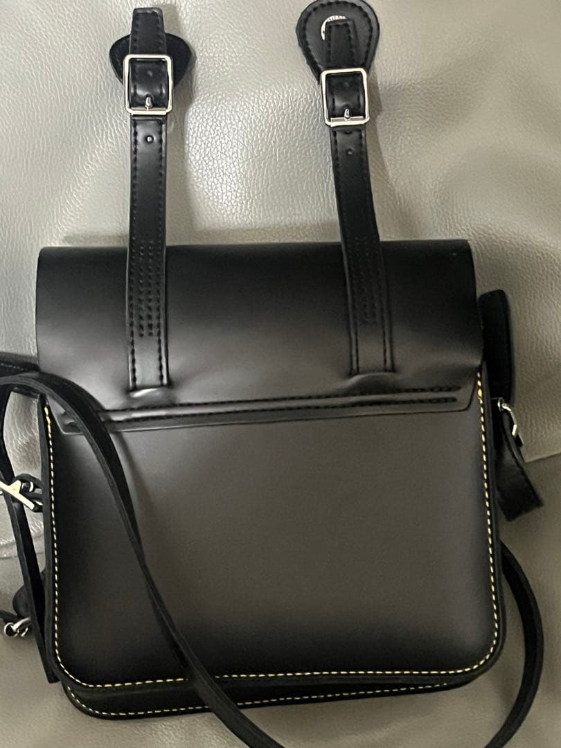 Dr. Martens ブラックショルダーバッグ