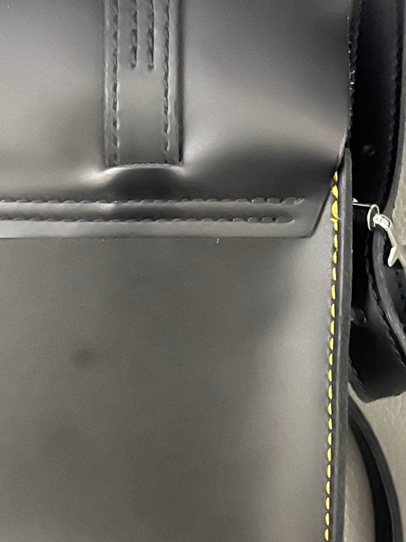 Dr. Martens ブラックショルダーバッグ