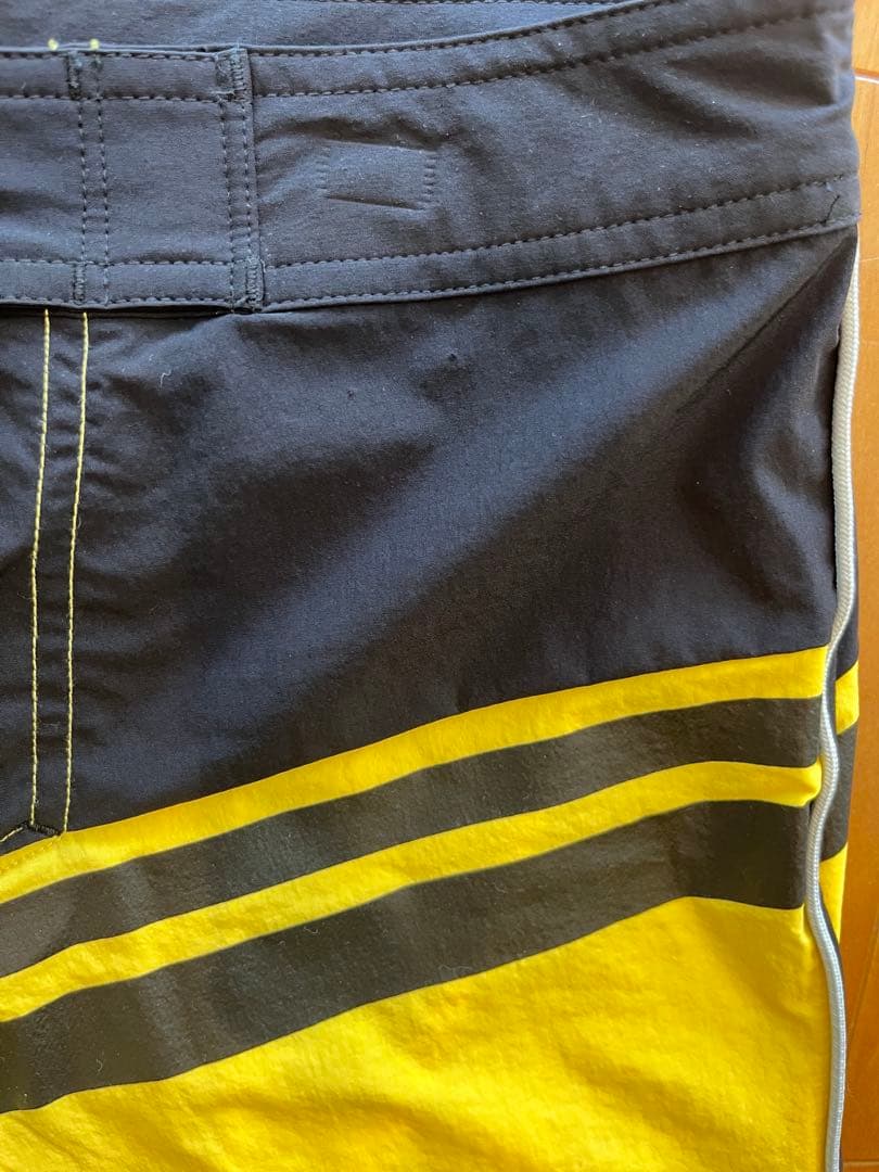 LYFT V Shaped Stage Shorts - Yellow Mサイズ