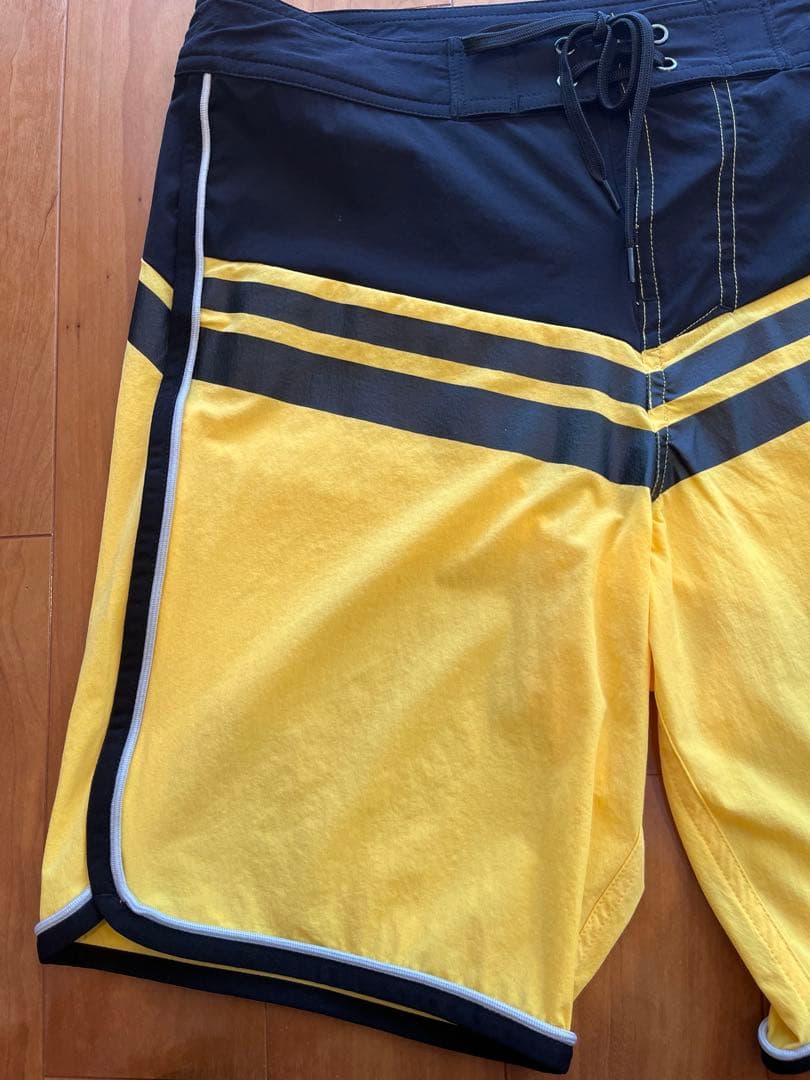 LYFT V Shaped Stage Shorts - Yellow Mサイズ