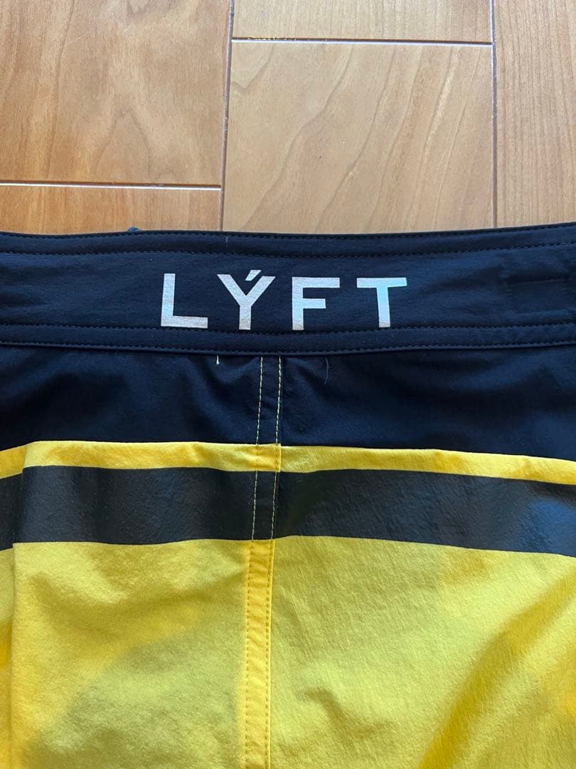 LYFT V Shaped Stage Shorts - Yellow Mサイズ
