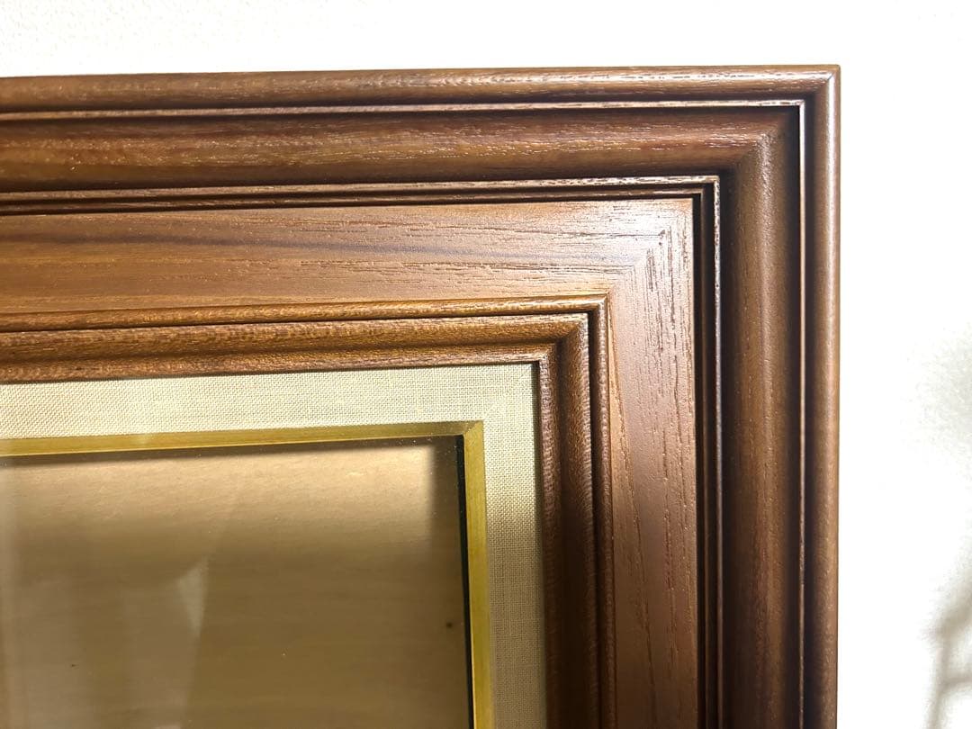 ブラウンの木製装飾額縁