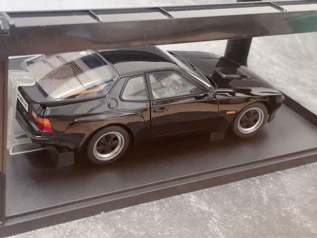 オートアート　1/18 ポルシェ　924 カレラGT 1980 ブラック