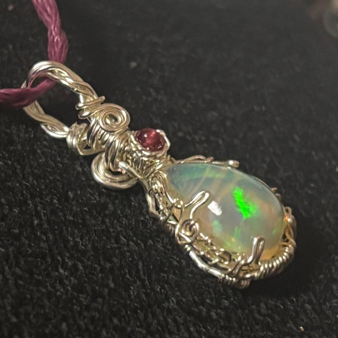 マーシャです。エチオピアオパールペンダント