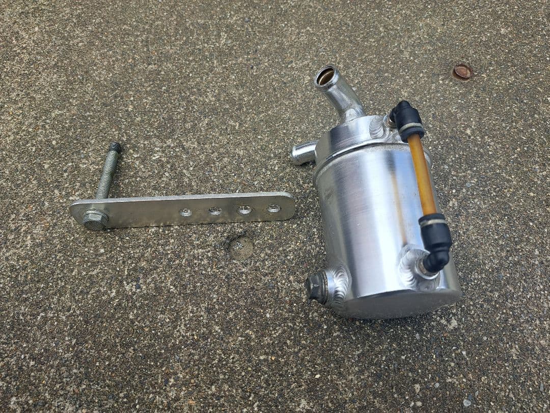 オイルキャッチタンク CARBING JB23Wジムニーにて使用