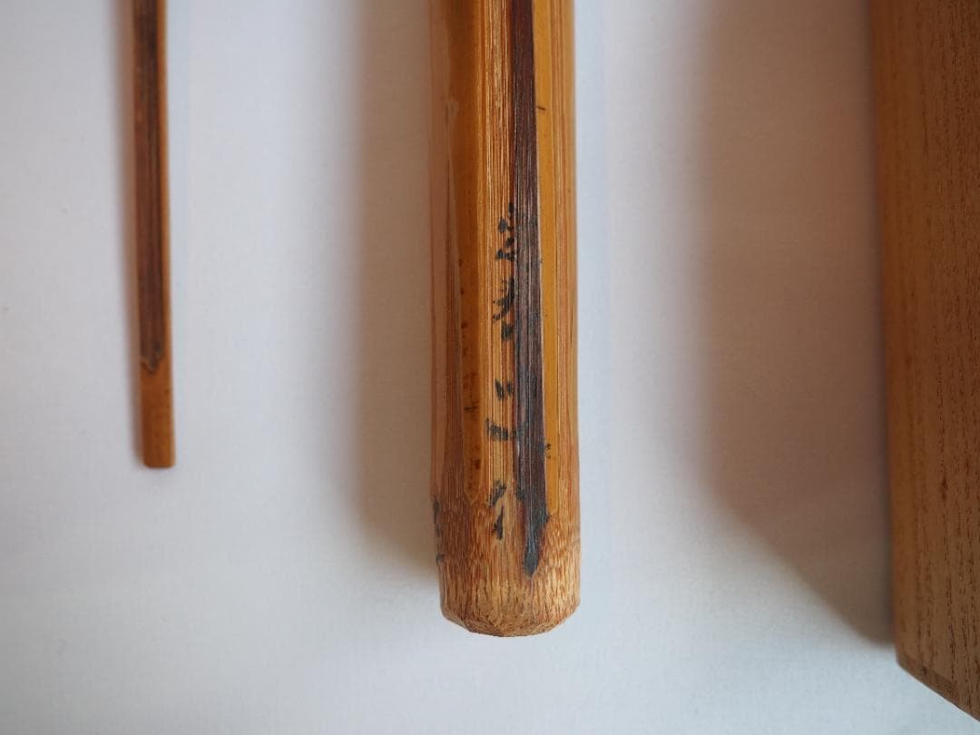 大徳寺派孤篷庵住職 小堀宗泰自作『竹茶杓』歌銘：岩もる音（共箱・共筒）