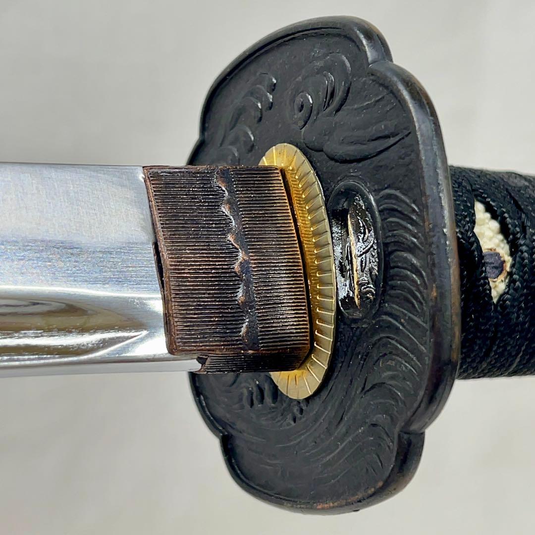 【模造刀】太刀 樋入り 全長99センチ 波 鍔 黒鞘 互の目 刃紋