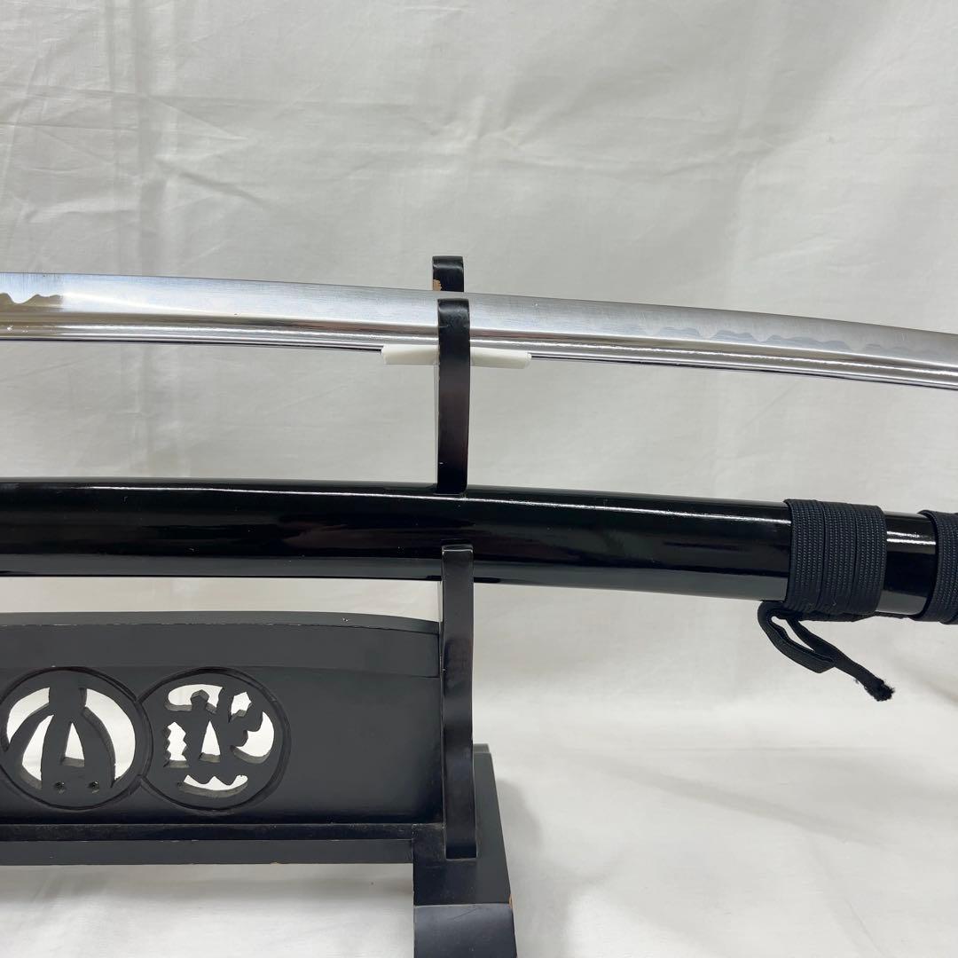 【模造刀】太刀 樋入り 全長99センチ 波 鍔 黒鞘 互の目 刃紋