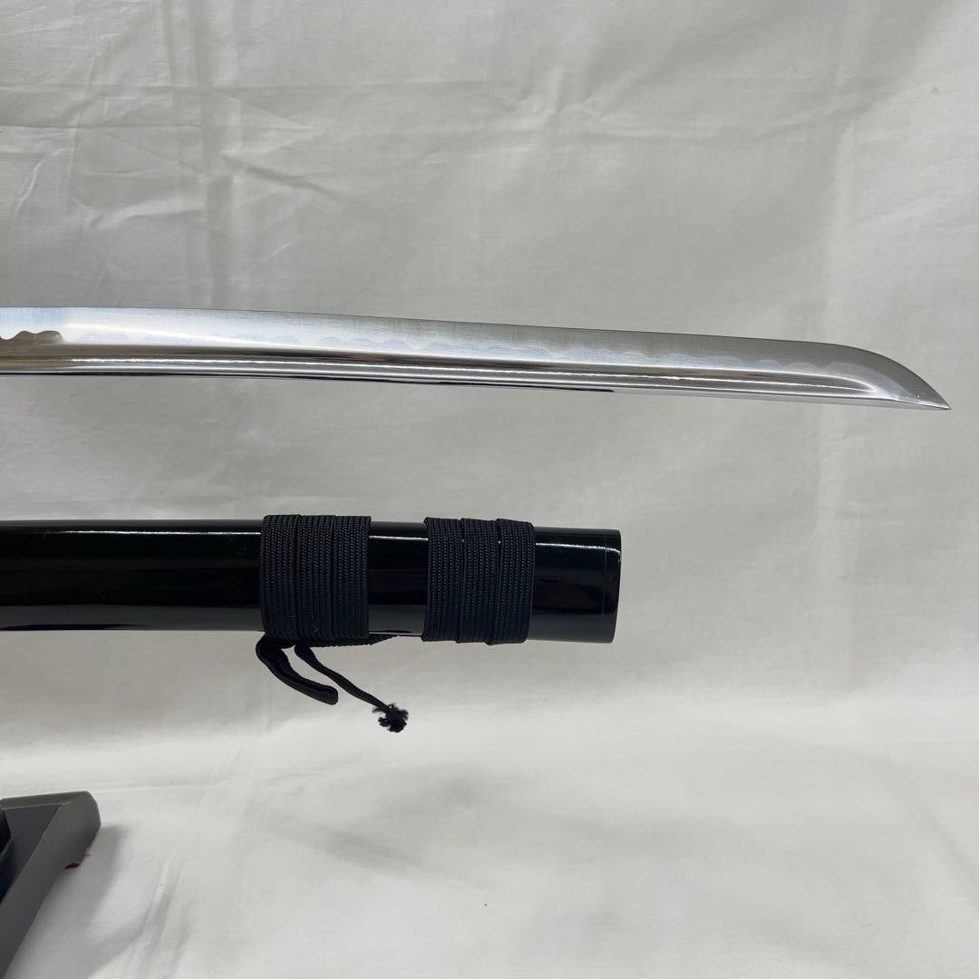 【模造刀】太刀 樋入り 全長99センチ 波 鍔 黒鞘 互の目 刃紋