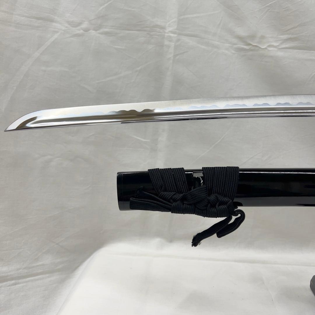 【模造刀】太刀 樋入り 全長99センチ 波 鍔 黒鞘 互の目 刃紋