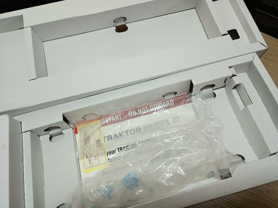 Traktor Kontrol Z1美品！純正キャリングケース付き！