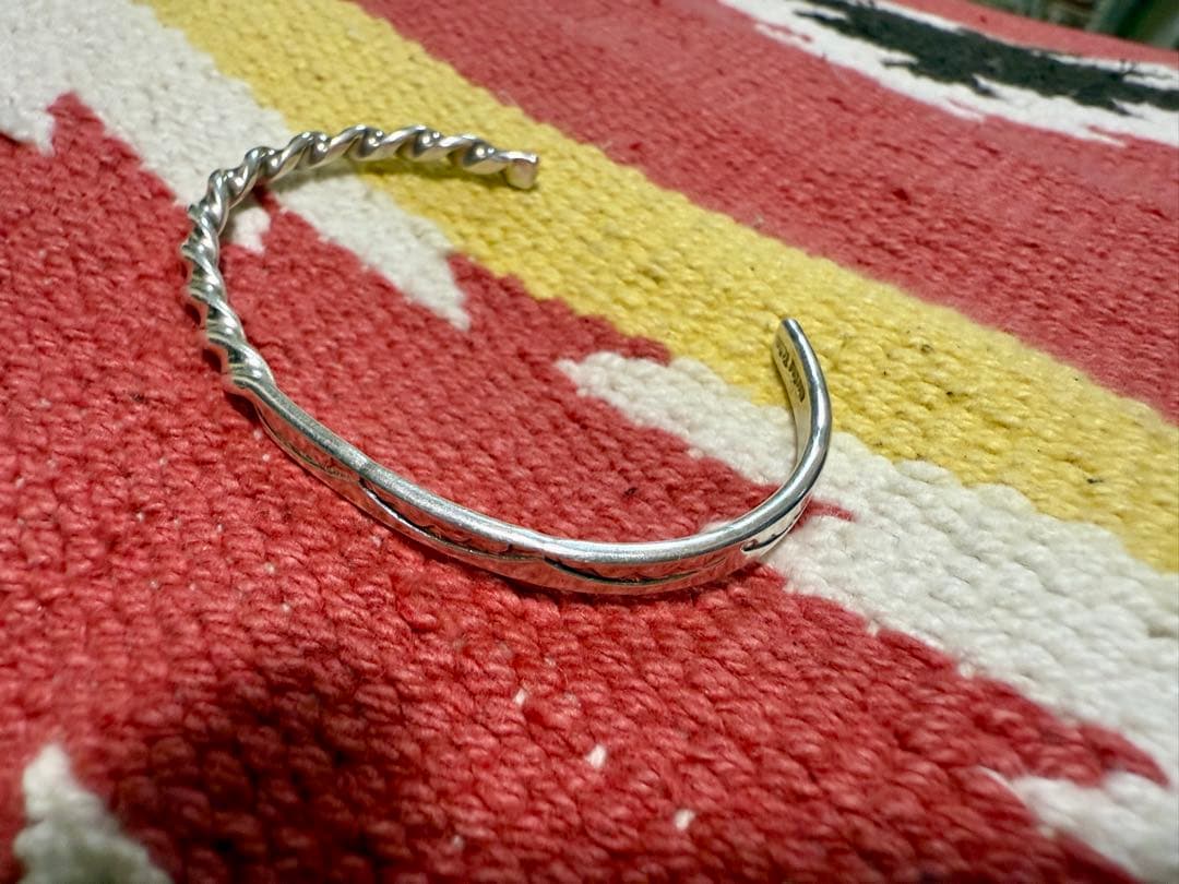 期間限定ナバホ　シルバー　バングル　Elaine Taheインディアンジュエリー
