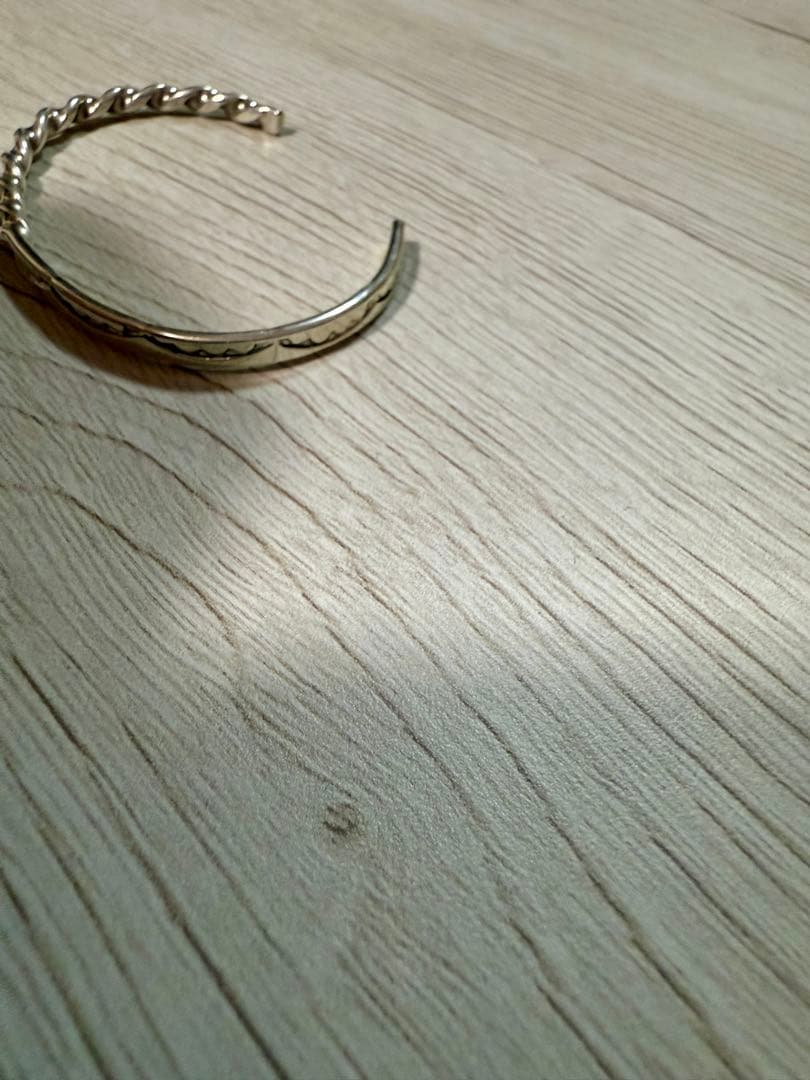 期間限定ナバホ　シルバー　バングル　Elaine Taheインディアンジュエリー