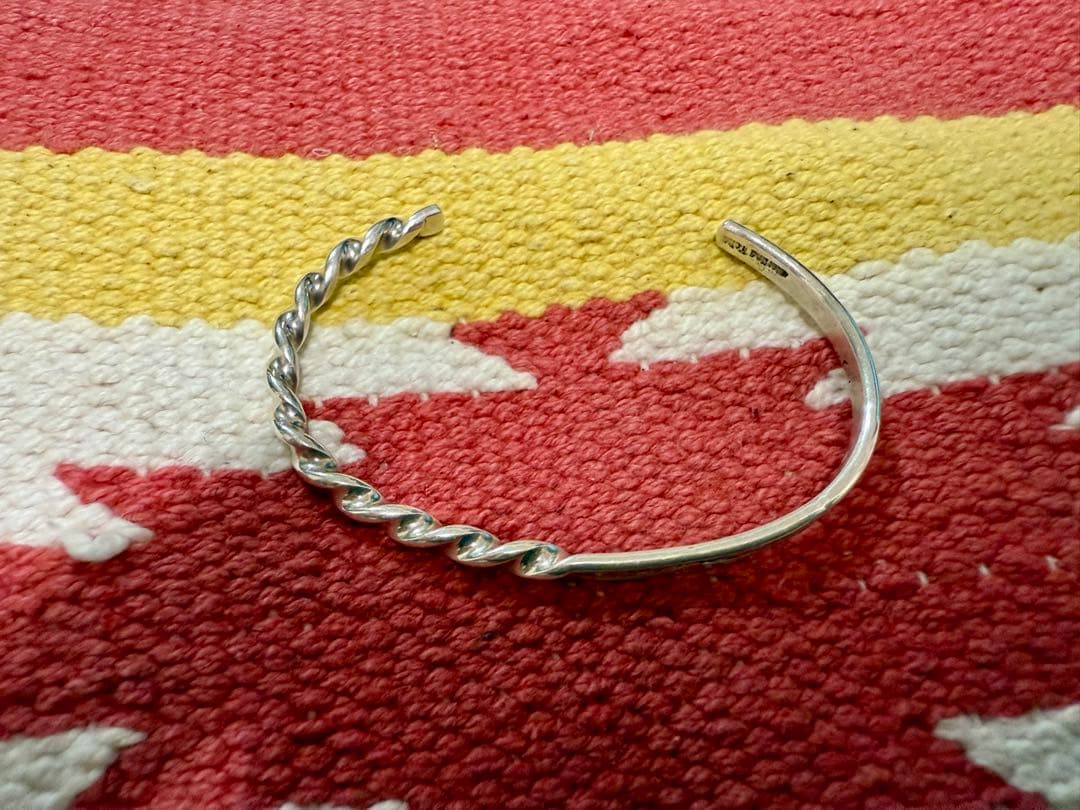 期間限定ナバホ　シルバー　バングル　Elaine Taheインディアンジュエリー