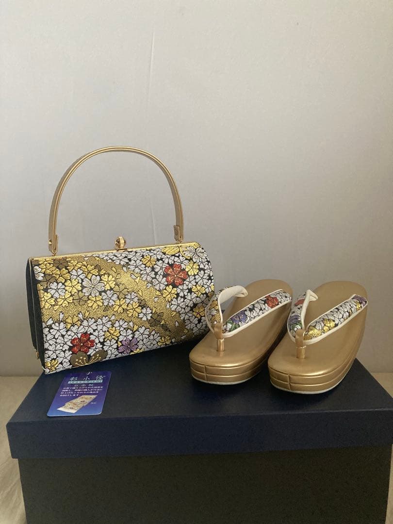 【超美品】成人式　和装用バッグ　Lサイズ　草履セット　金　ゴールド　女性