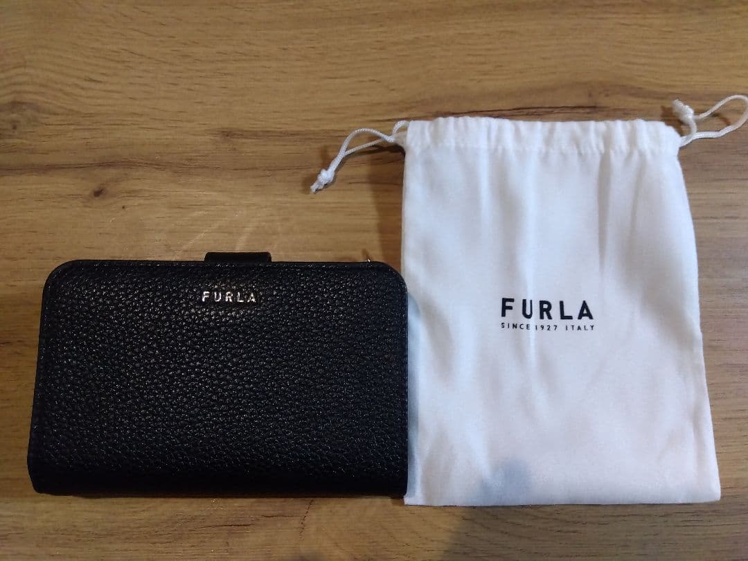 FURLA ブラック 二つ折り財布