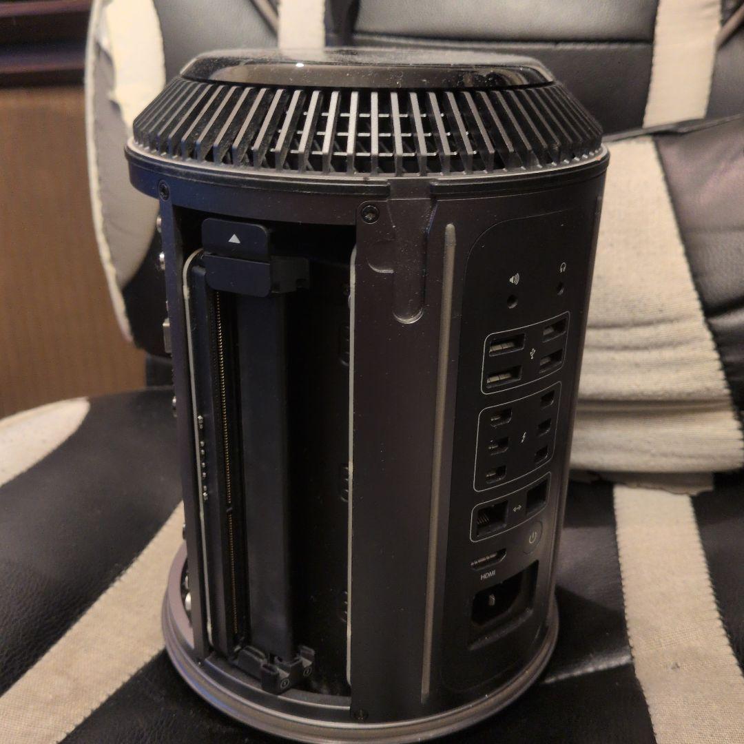 Apple Mac Pro (Late 2013) 本体②