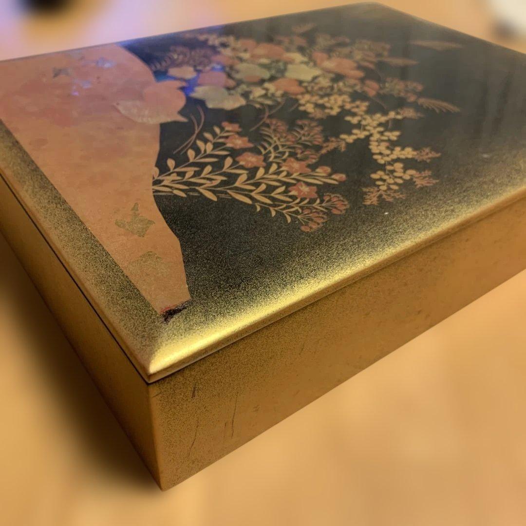 漆器重箱 花と鳥のデザイン