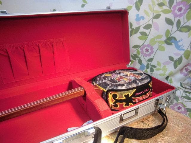 新品未使用(送料無料)11.980円　沖縄三線専用肩紐付一丁入アルミハードケース