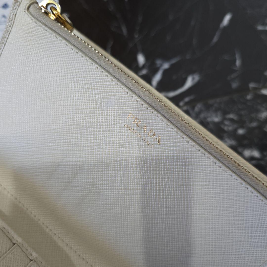 PRADA 二つ折り財布 ベージュ ホワイト サフィアーノ レザー