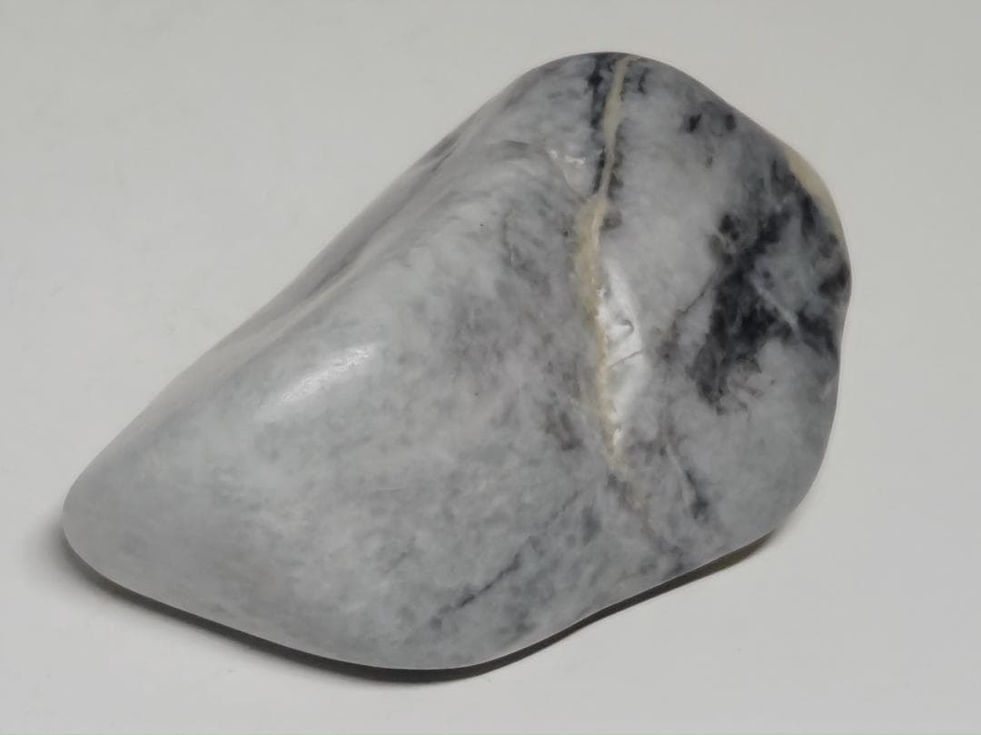 糸魚川㉙ 翡翠 127g ヒスイ 原石 鑑賞石 自然石 誕生石 鉱物 鉱石 水石