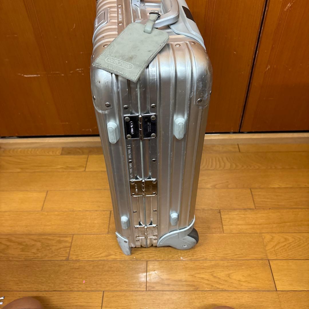 RIMOWA シルバーキャリーケース ストライプデザイン