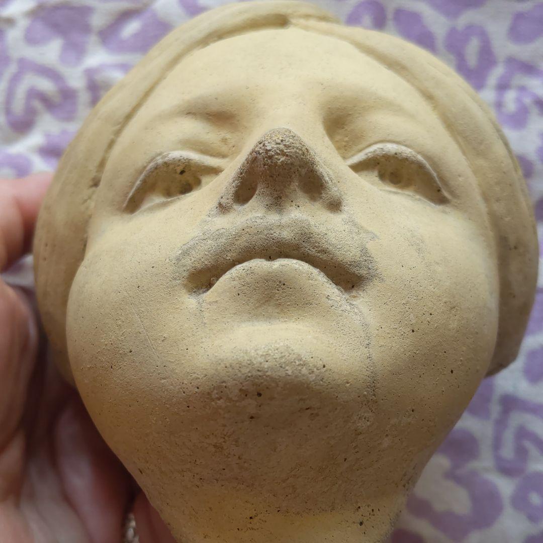 アンティークインドの少年陶器製　ウォールデコレーション