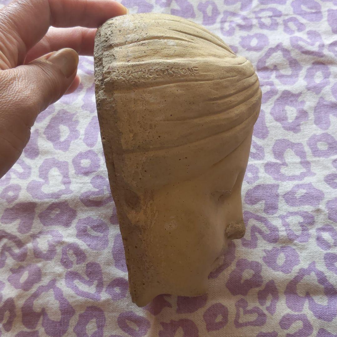 アンティークインドの少年陶器製　ウォールデコレーション