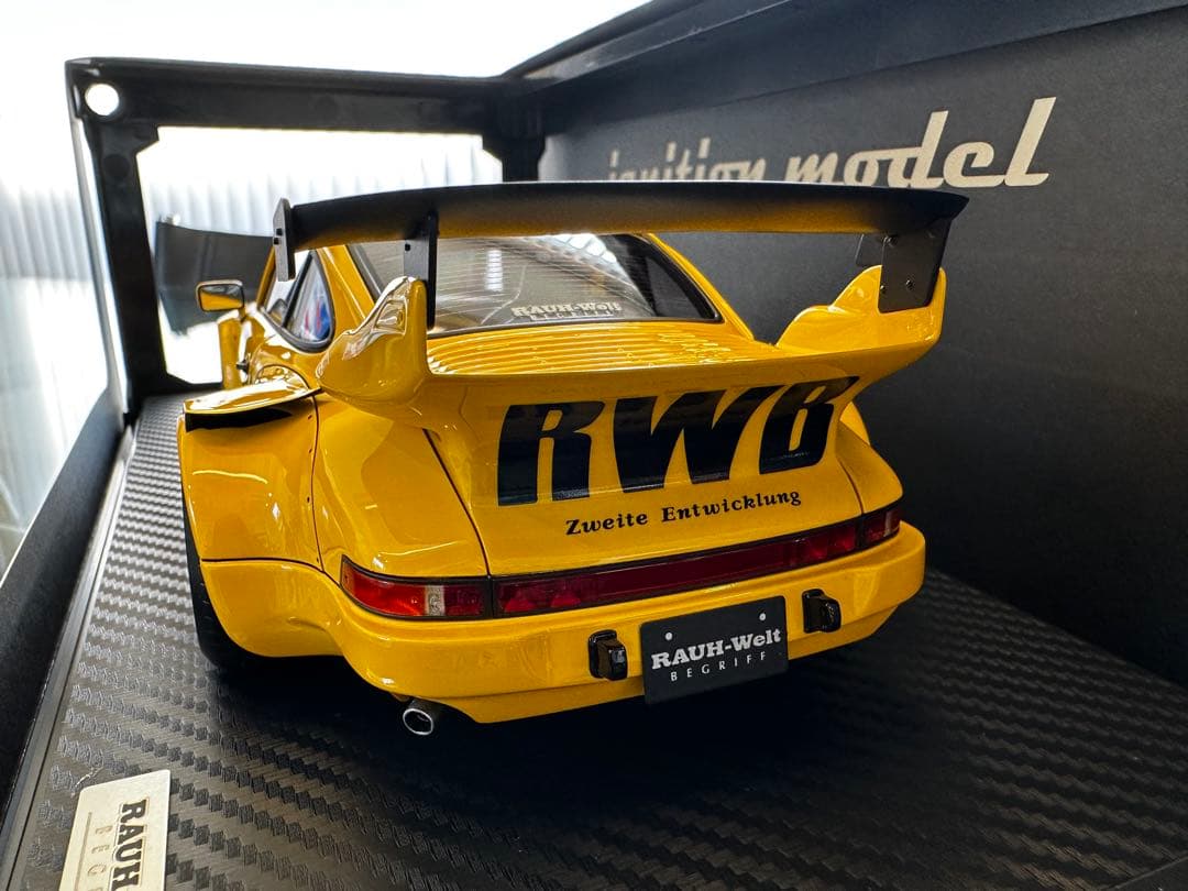 RWB930 ignition Model 1/18 イエロー