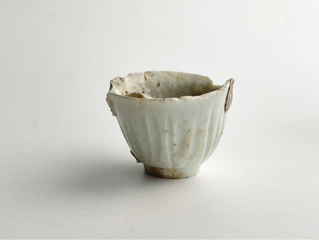 骨董　アンティーク　初期伊万里陶片　白磁鎬盃　酒器　酒杯　猪口　出土　発掘