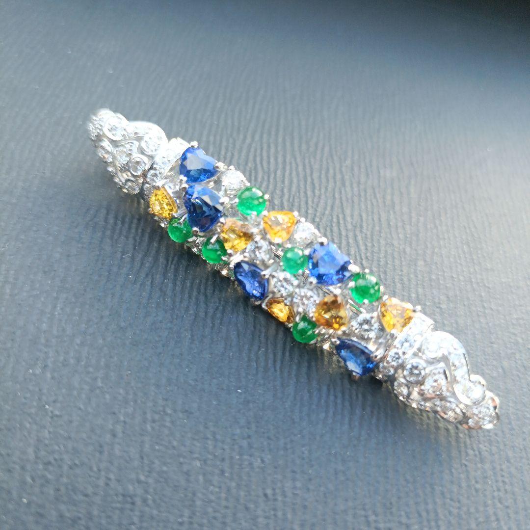 カラフルストーンの装飾ブローチ