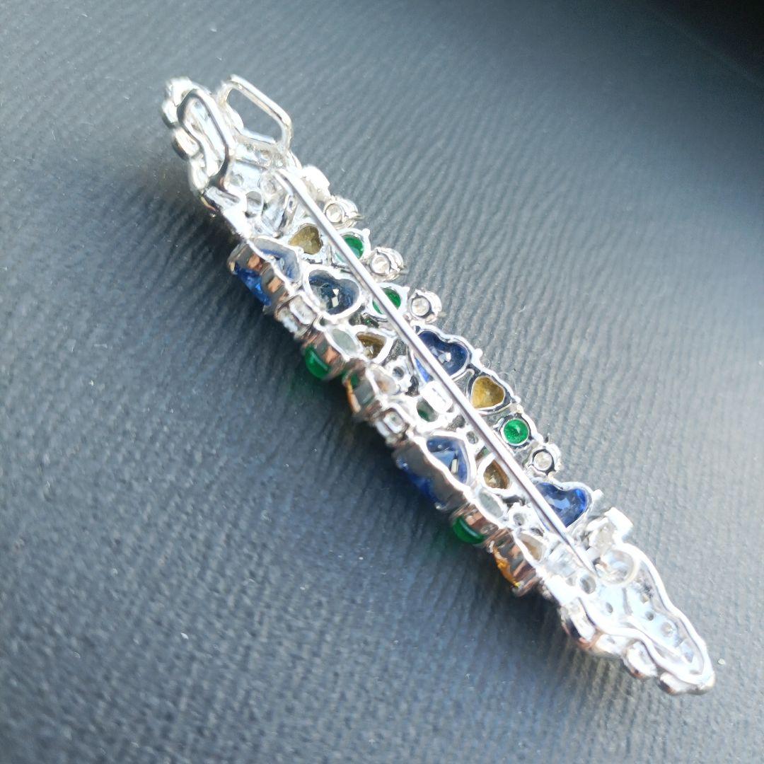 カラフルストーンの装飾ブローチ