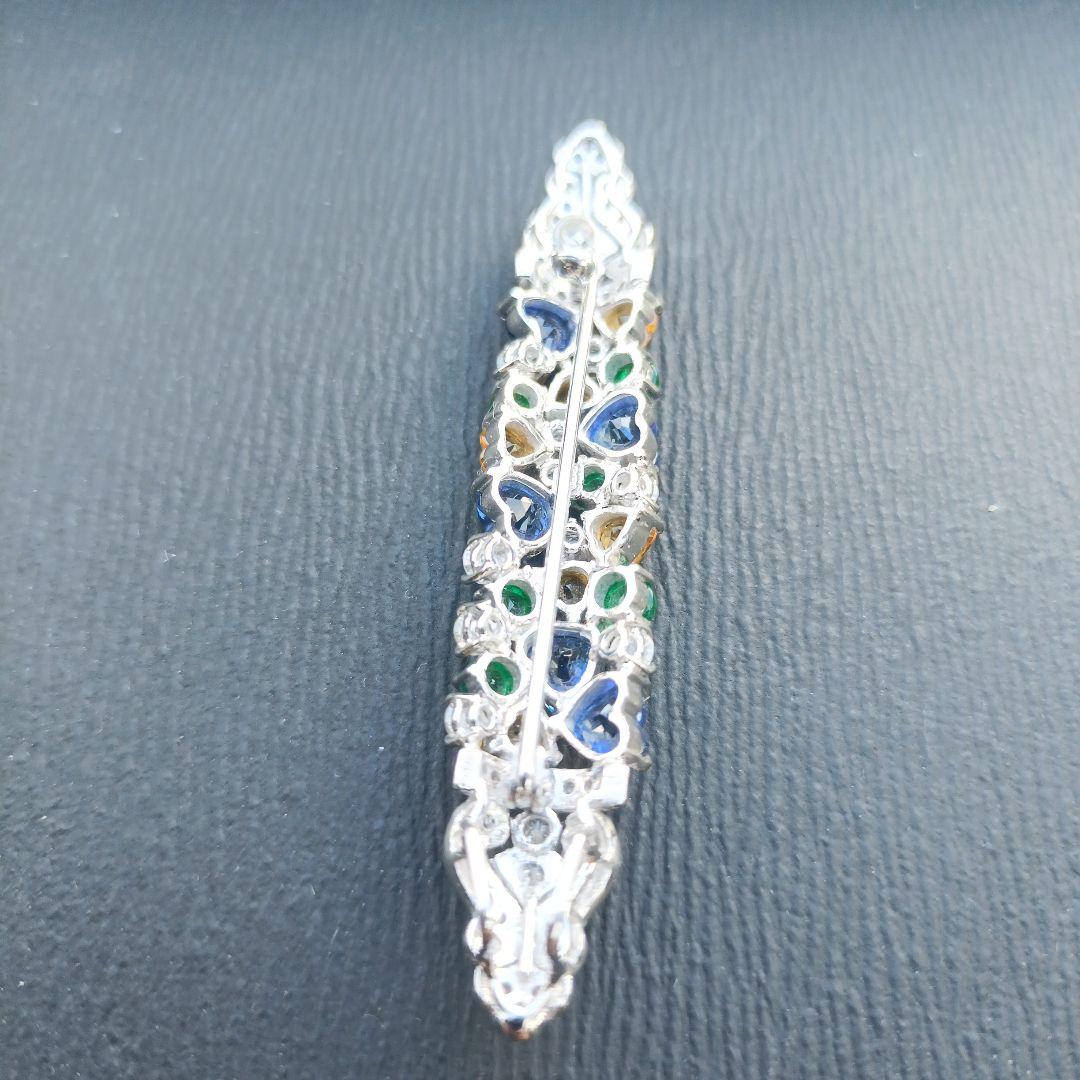 カラフルストーンの装飾ブローチ