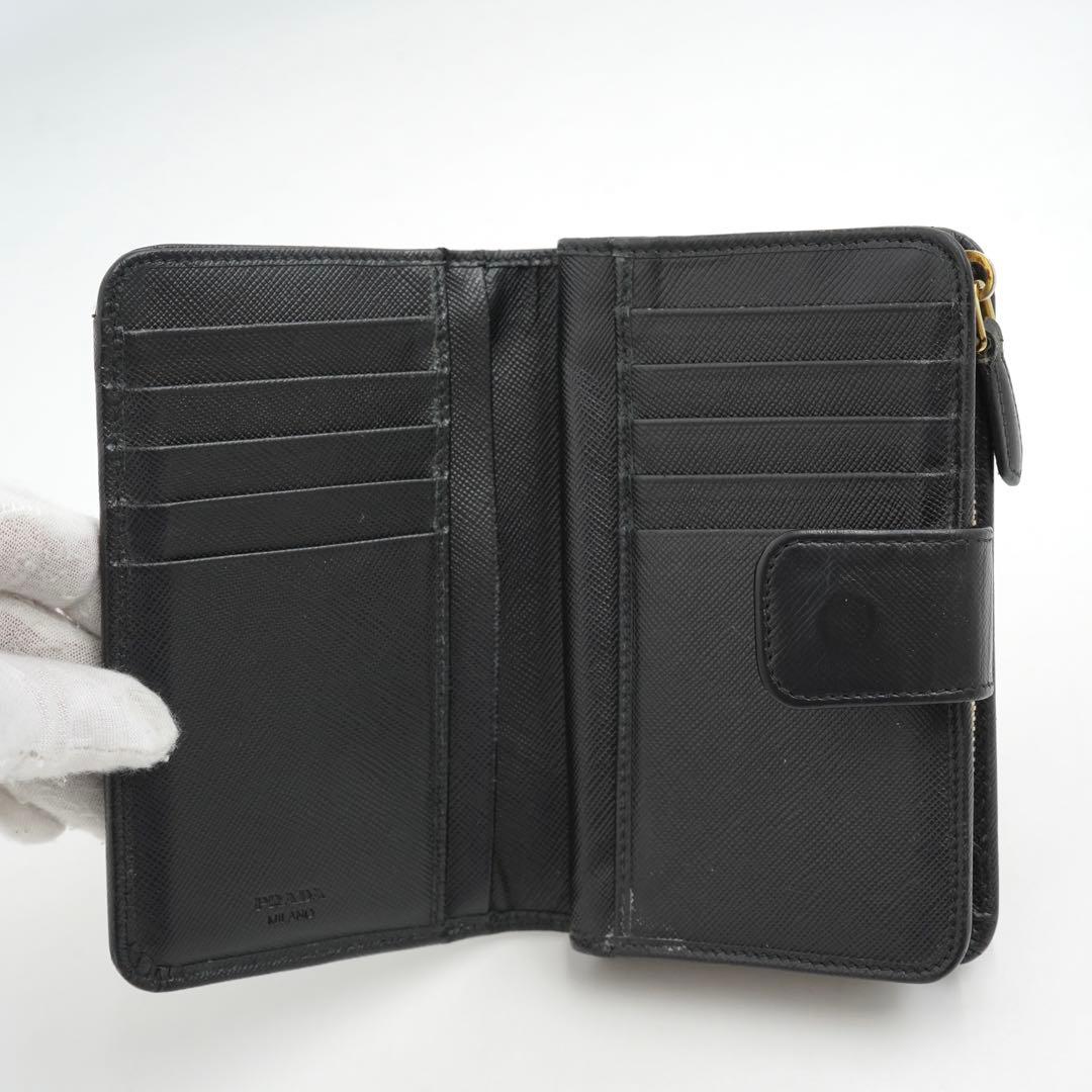 ✨極上美品✨　プラダ　二つ折り　サフィアーノレザー　メタルロゴ　黒　箱付き