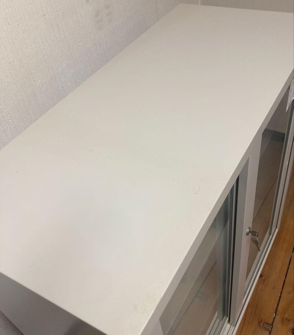 コクヨ、スチール製ガラス扉保管庫 3段棚、鍵付き