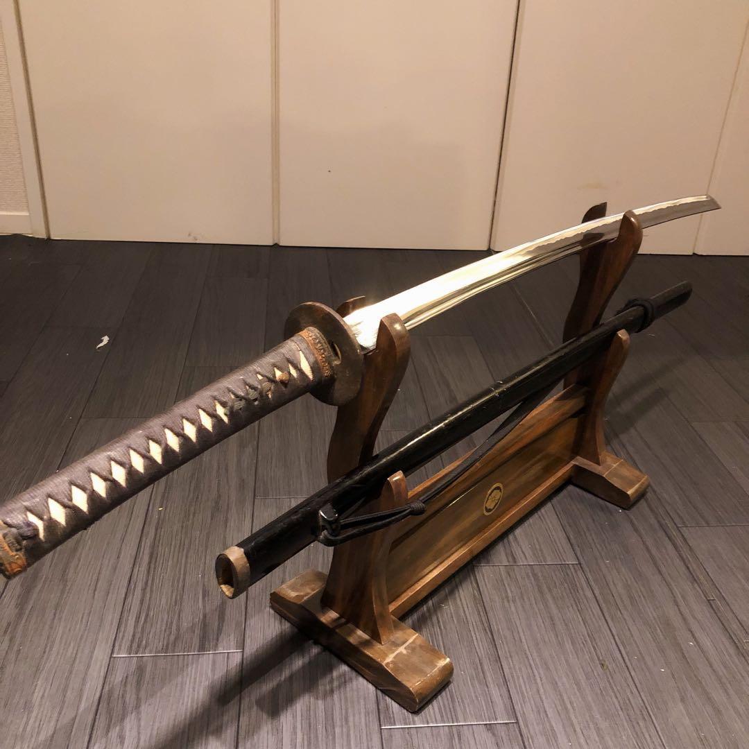 高級模造刀　樋入り刀身　革柄　居合刀　優波紋　黒拵え　太刀