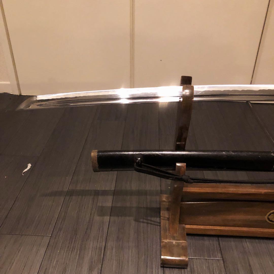 高級模造刀　樋入り刀身　革柄　居合刀　優波紋　黒拵え　太刀