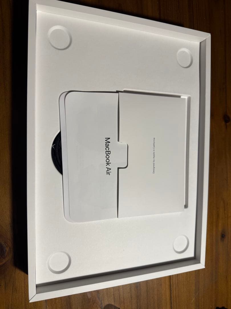 【ほぼ新品】M2 Macbook Air 256GB 8GB