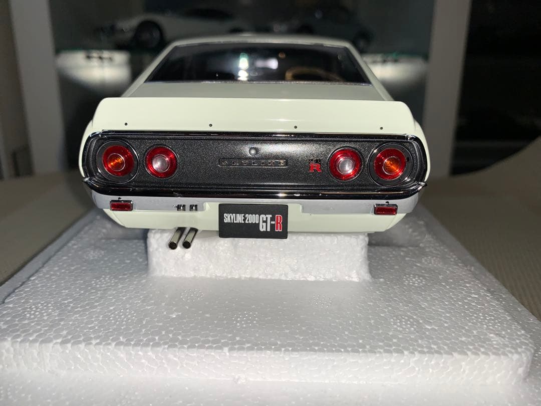 オートアート 1/18 スカイラインGT-R(ホワイト)
